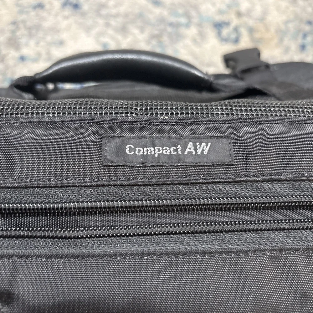 Lowepro Compact AW Camera Shoulder Bag - Black Multiple Padded Pockets Great Bag
